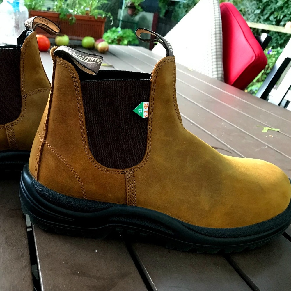 Blundstone - size 8. Gorgeous boots